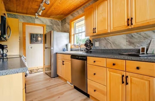 Williamsburg Cabina | Cozy Chalet in the Heart of Northern Michigan