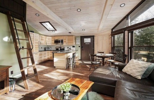 Pocono Lake Casa | Cozy chalet/poos/ close to lake/ bikes/kayak