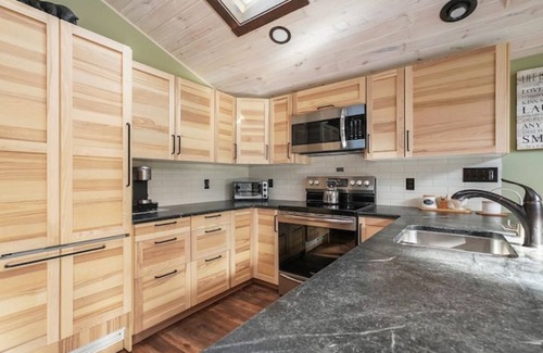 Pocono Lake Casa | Cozy chalet/poos/ close to lake/ bikes/kayak