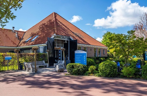 Velsen-Zuid Chalet De Esquí | Cozy chalet with dishwasher on a holiday park