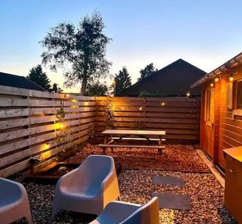 Vijfhuizen Casa | Cozy chalet with garden and jacuzzi near Amsterdam