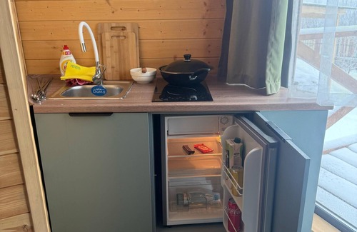 Almaty Chalet De Esquí | Cozy chalet with WiFi and AC in amazing Almaty with city view.