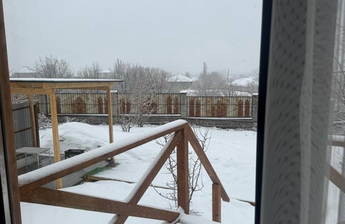 Almaty Chalet De Esquí | Cozy chalet with WiFi and AC in amazing Almaty with city view.