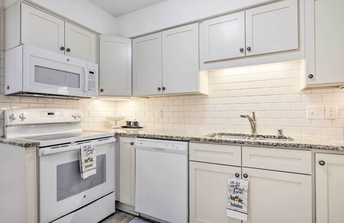 Chapel Hill Condominio | Cozy Chapel Hill Condo ~ 2 Mi to UNC & Dtwn!