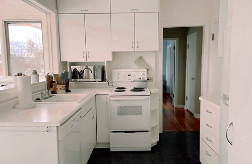 City Centre Casa | Cozy Character Home in Downtown: Private Garden, Kitchen, W/D, Den