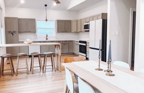 Charlestown Casa | Cozy Charlestown Getaway - Steps from the Water with a Kayak, & Paddleboards.