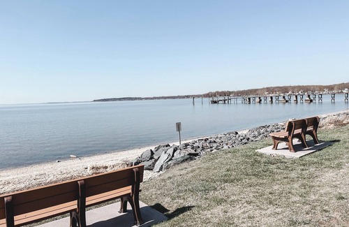 Charlestown Casa | Cozy Charlestown Getaway - Steps from the Water with a Kayak, & Paddleboards.