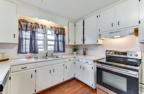Charlotte Casa | Cozy Charlotte Home w/ Fire Pit ~ 6 Mi to Uptown!
