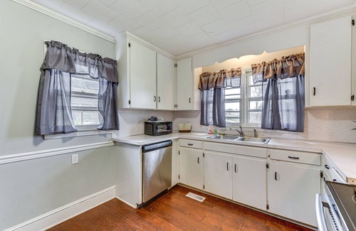 Charlotte Casa | Cozy Charlotte Home w/ Fire Pit ~ 6 Mi to Uptown!