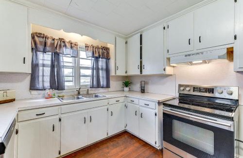 Charlotte Casa | Cozy Charlotte Home with Fire Pit about 6 Mi to Uptown!