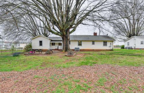 Charlotte Casa | Cozy Charlotte Home with Fire Pit about 6 Mi to Uptown!