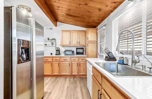 La Habra Casa | Cozy Charm! Fully Furnished Retreat OC + LA