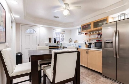Belmont Heights Casa | Cozy & charming place, walk to beach, shops & dine