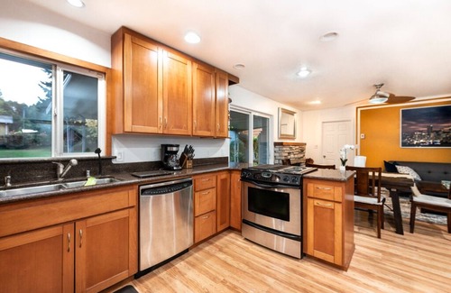 Tukwila Casa | Cozy Charming Rambler !