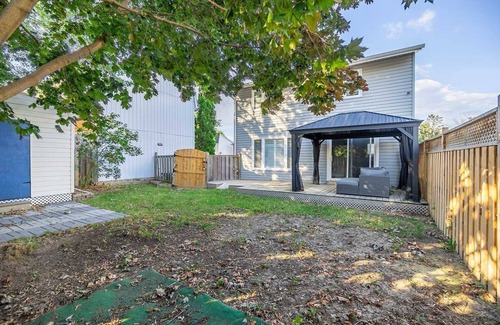 Bramalea Apartamento | Cozy, charming, trendy chic studio apartment with bed and breakfast options