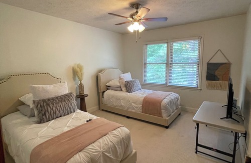 McDonough Casa | Cozy Chateau in the heart of McDonough. 28 min from ATL Airport.