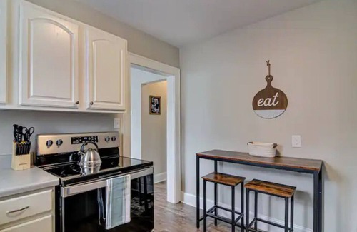 Greensboro Apartamento | Cozy & Cheerful 2 Bedroom minutes from Downtown