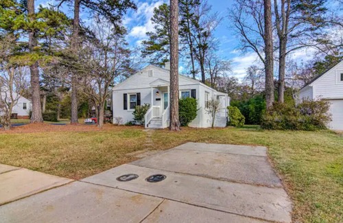 Greensboro Apartamento | Cozy & Cheerful 2 Bedroom minutes from Downtown
