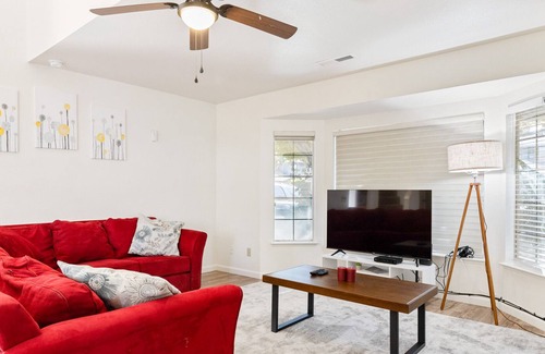 Merced Casa | Cozy&Cheerful 4BR Home with Pool | Close to Yosemite