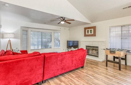 Merced Casa | Cozy&Cheerful 4BR Home with Pool | Close to Yosemite
