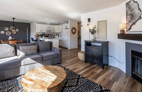 Chelan Condominio | Cozy Chelan Condo, Lake & Mountain Views