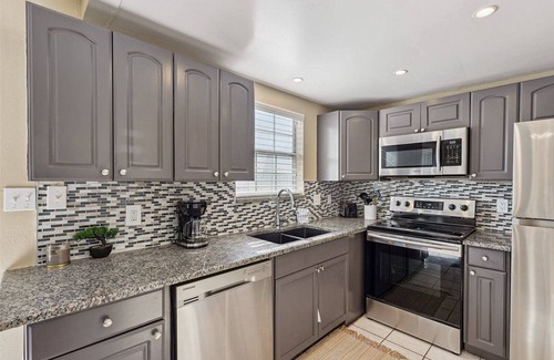 Cape Caneveral Beach Gardens Casa | Cozy Cherie Down Townhome - 5 Minute Walk to the Beach!