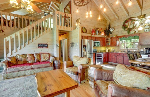 Hidden Lake Cabina | Cozy Cherry Log Cabin w/ Hot Tub & Mountain Views!