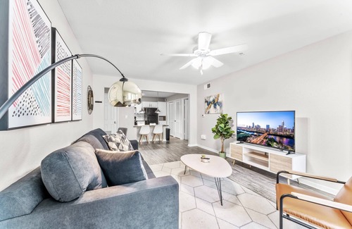 Pleasant Valley Apartamento | Cozy Chic 2BR King Suite w Gym Pool Close to DT