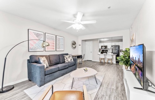 Pleasant Valley Apartamento | Cozy Chic 2BR King Suite w Gym Pool Close to DT