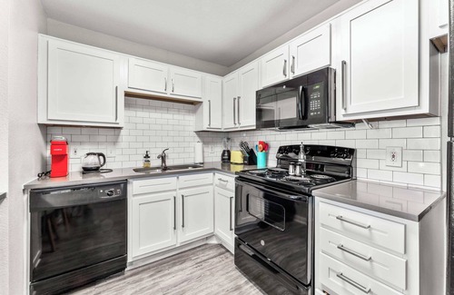 Pleasant Valley Apartamento | Cozy Chic 2BR King Suite w Gym&Pool close to DT