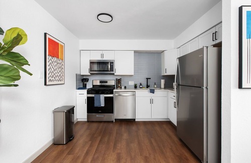 South Lamar Casa | Cozy-Chic 2BR Patio Ideal for Groups