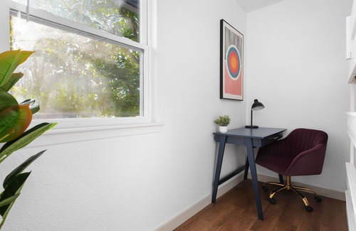 South Lamar Casa | Cozy-Chic 2BR Patio Ideal for Groups