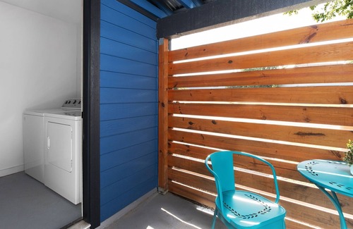 South Lamar Casa | Cozy-Chic 2BR Patio Ideal for Groups
