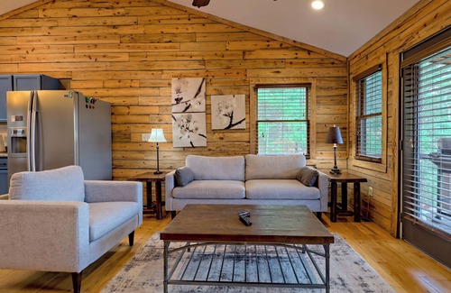 Epworth Cabina | Cozy Chic Cabin Retreat on 7 acres with hot tub. Pet-friendly.