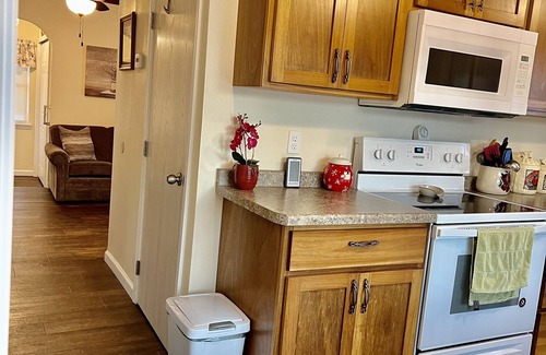 Marshfield Casa | Cozy Chic Farmhouse for Traveling Professionals