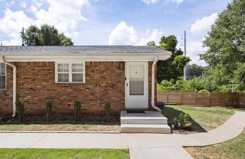East Point Cabaña | Cozy & Chic in South Atlanta/East Point ,Hi Speed WiFi for remote work