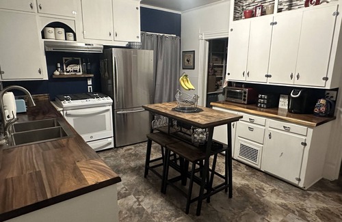 Cheboygan Casa | Cozy Chic of Cheboygan: Private Main Level - Hot Tub, Tanning & Massage Chair!