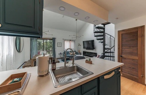 Vernon Apartamento | Cozy Chic-Retro Ski Loft - Mountain Creek slope-side