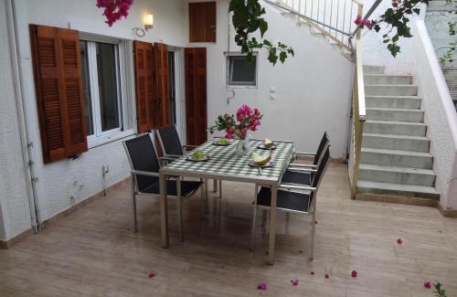 Ormos Korthiou Casa | Cozy Citrus Garden House by the Seaside.