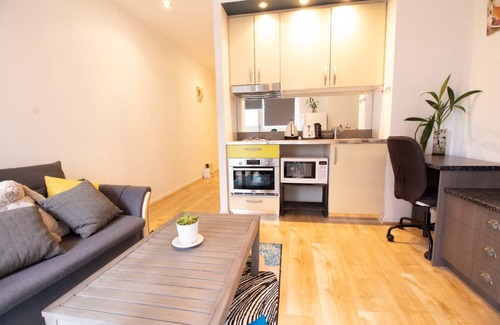 Carlton South Apartamento | Cozy City Apartment - 1 Bedroom with Balcony