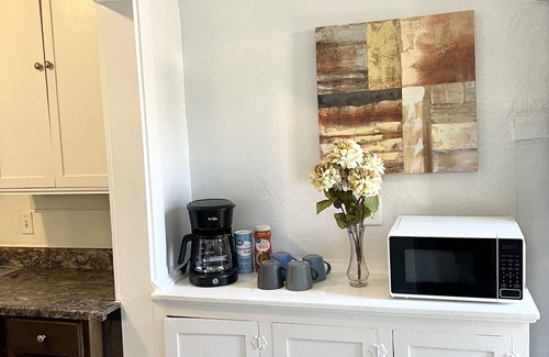 Northside Apartamento | Cozy, City Center 1.2 miles Apt. Unit #1 Bottom Unit