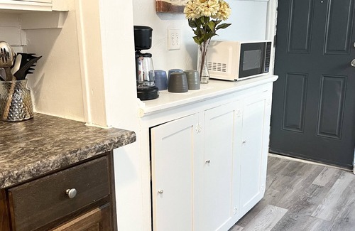 Northside Apartamento | Cozy, City Center 1.2 miles Apt. Unit #1 Bottom Unit