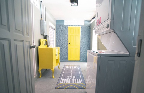Newtown Cabina | Cozy City Sanctuary