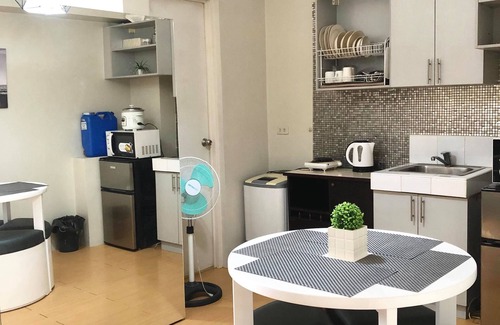 Bagong Lipunan Ng Crame Condominio | Acogedora habitación temática de la ciudad con 16 Mbps WIFI