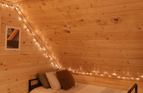 McCall Cabina | Cozy, Classic McCall Cabin Tucked in the Woods Just Off Warren Wagon w/ Hot Tub.