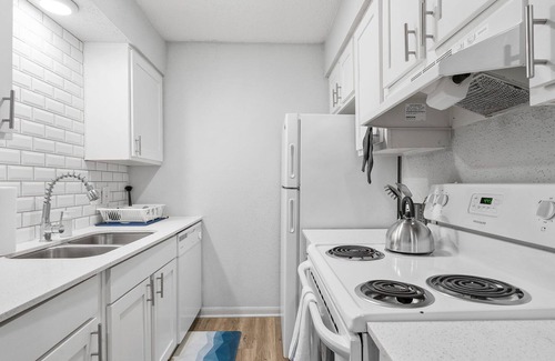 Riverside Apartamento | Cozy, Clean 1B near Downtown | Comfy Queen Bed,Gym