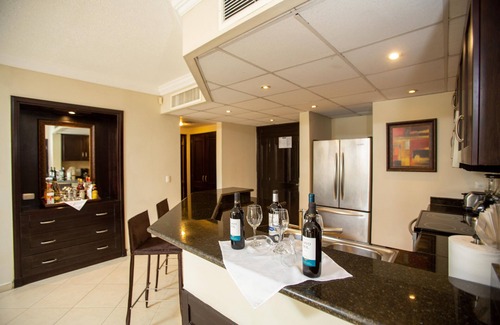 Munoz Condominio | COZY & CLEAN 2 Bedroom Presidential Suite next to beach