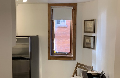 Parkdale Apartamento | Cozy, Clean and Quiet.