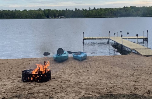 Wetmore Cabaña | Cozy & clean cottage on lake near Pictured Rocks