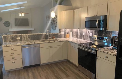 Ralston Valley Casa | Cozy, Clean & Fully Remodeled – Long Stay Friendly!